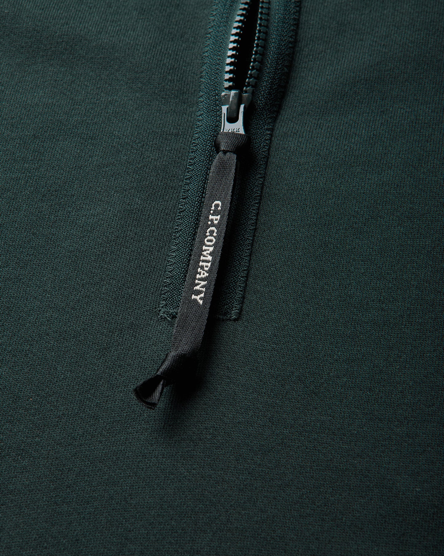 C.P. Company Diagonal Raised Fleece Half Zip Lens Sweatshirt PONDEROSA PINE Sweatshirts Crewneck 21CMSS033A-005086W 697