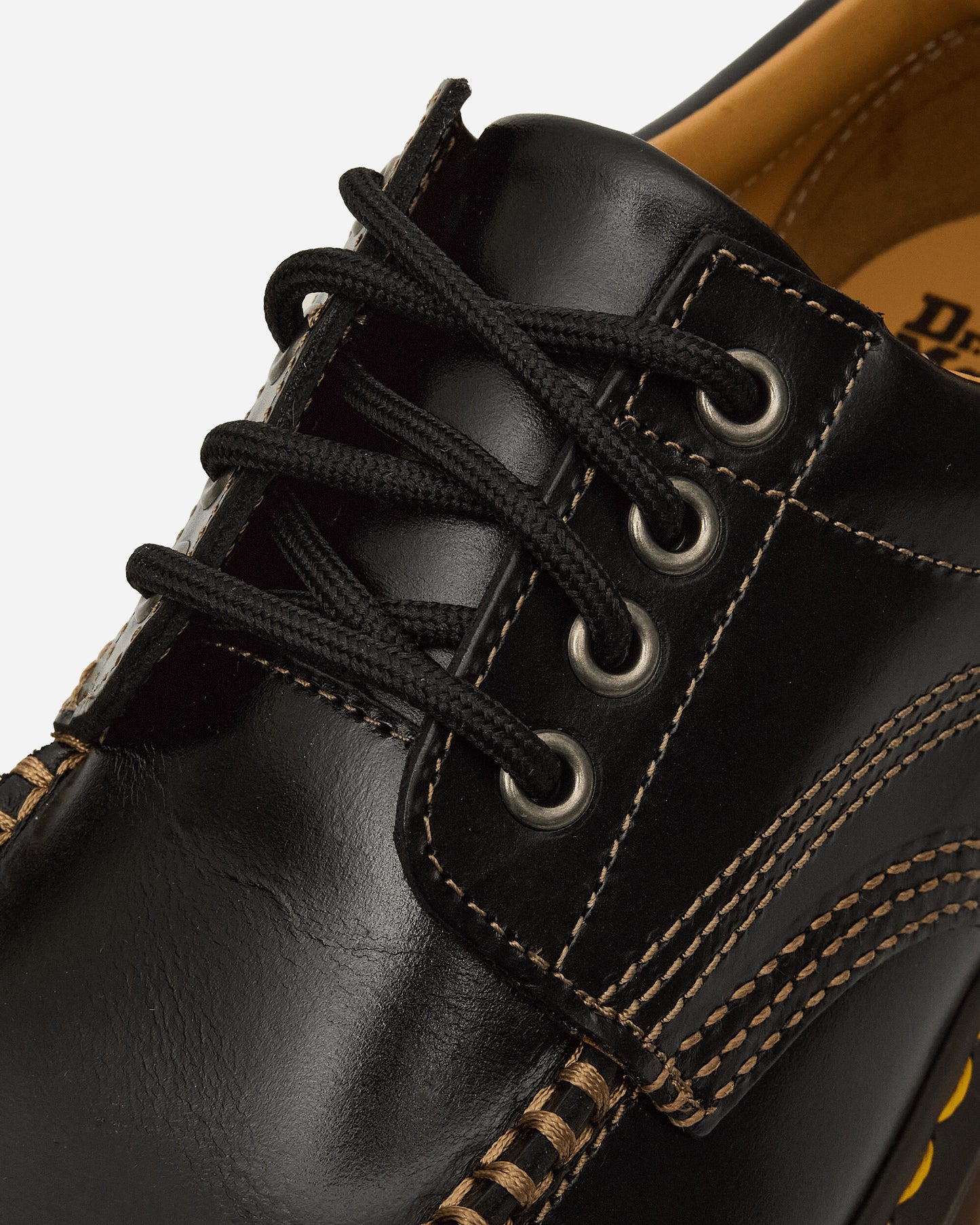 Dr. Martens Lowell Black Analine  Classic Shoes Laced Up 31816001