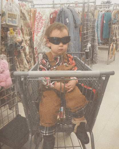 Innen Publishing Peter Sutherland: Welcome Stranger Multicolor Books and Magazines Books IPPETWELCOME 001