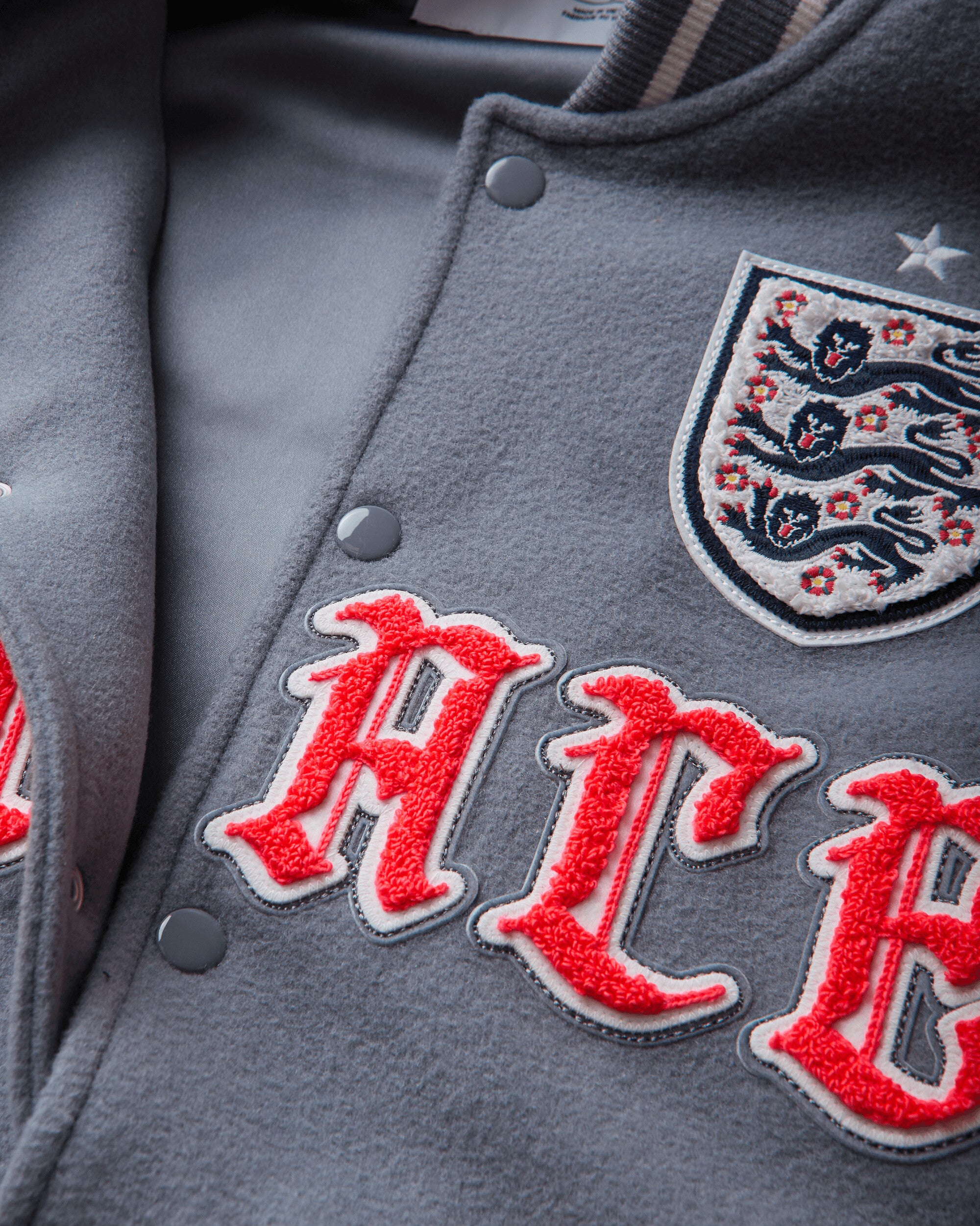 Nike Enx M Nk Awny Varsity Jkt Cool Grey/White/Bright Crimson Coats and Jackets Jackets IM6636-065