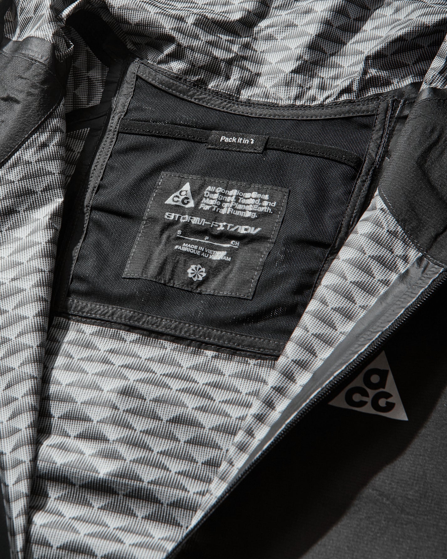 Nike Nike Acg Trail Wind Men's Stor Anthracite/Summit White Coats and Jackets Jackets IO9695-060