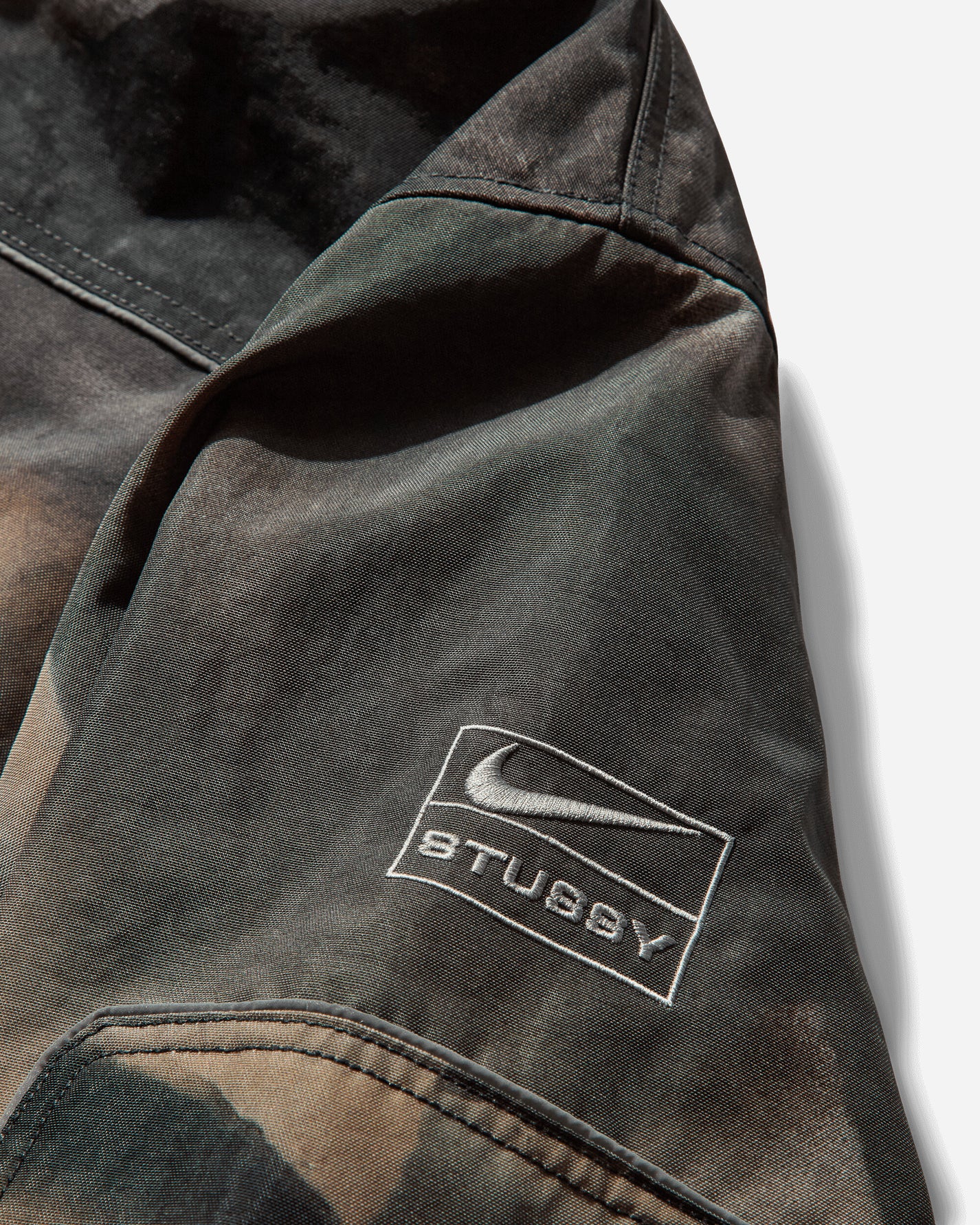 Nike U Nrg Stussy Utlty Hdjktaop Multi-Color/Medium Ash Coats and Jackets Jackets HQ8520-900