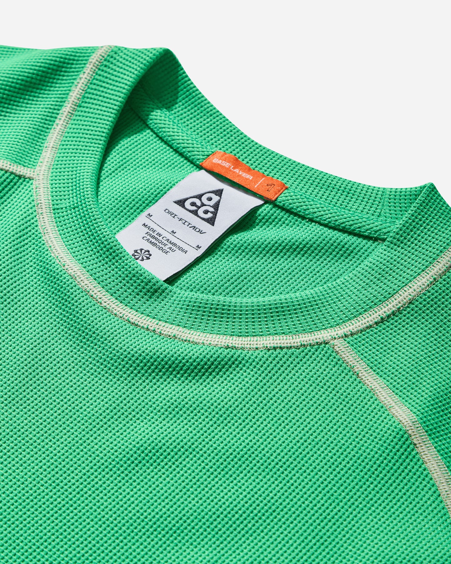 Nike M Acg Dfadv Chinati Ls Bslyr Green Shock/Mosswood Brown T-Shirts Longsleeve HV0585-388