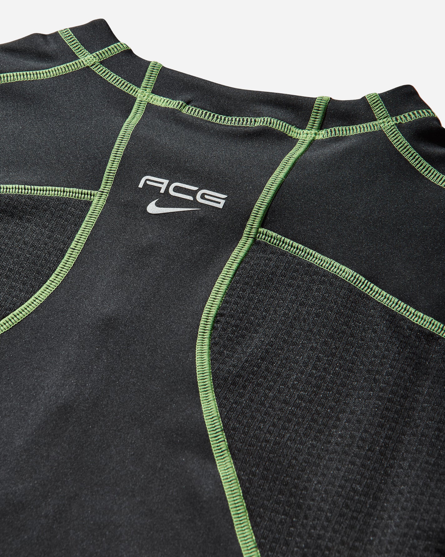 Nike Nike Acg "vault" Dri-Fit Long-Sleeve Top Black/Mean Green/Summit White T-Shirts Longsleeve IF1004-010