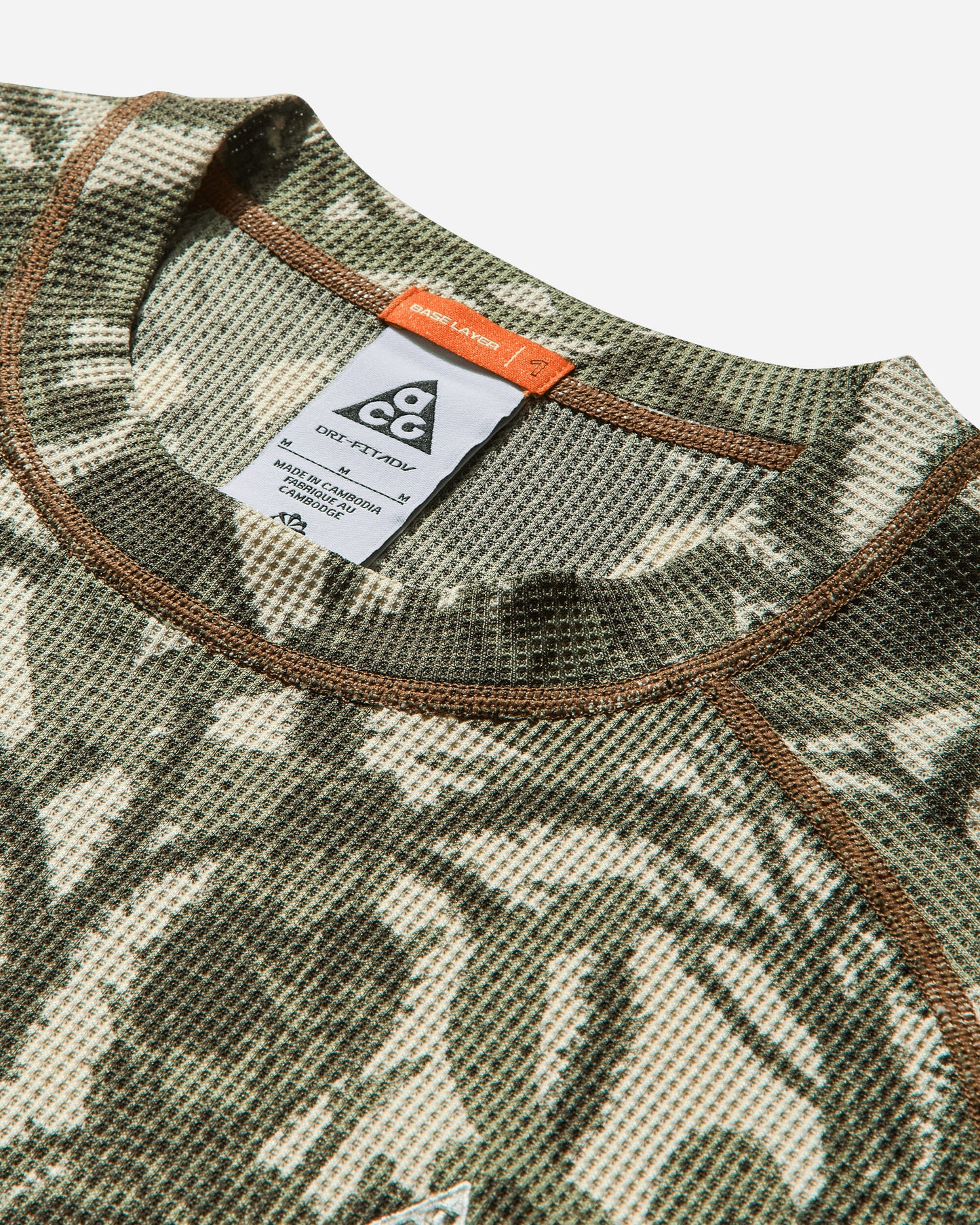 Nike M Acg Dfadv Chinati Ss Aop Lt Khaki/Cargo Khaki T-Shirts Shortsleeve HV0587-229