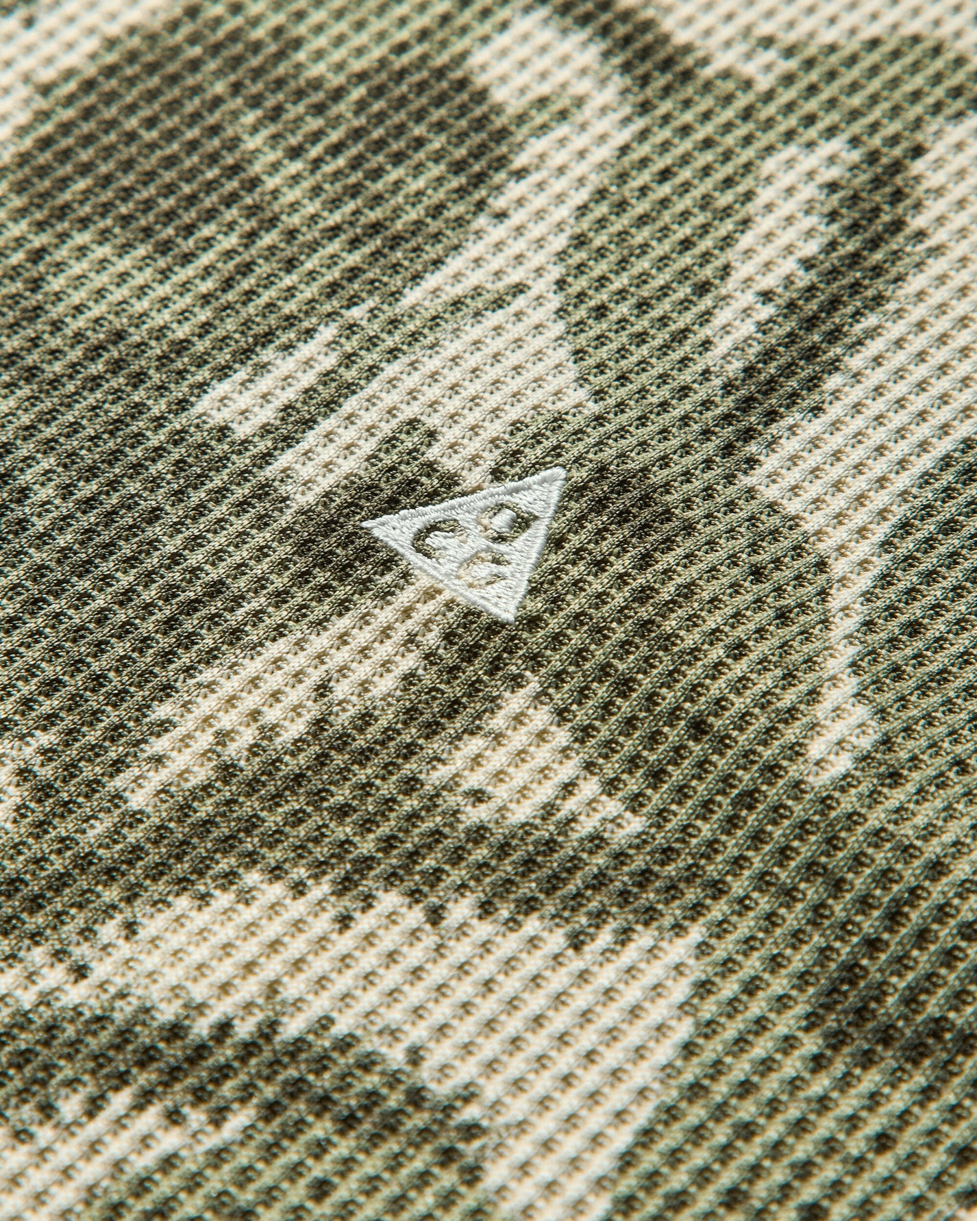 Nike M Acg Dfadv Chinati Ss Aop Lt Khaki/Cargo Khaki T-Shirts Shortsleeve HV0587-229