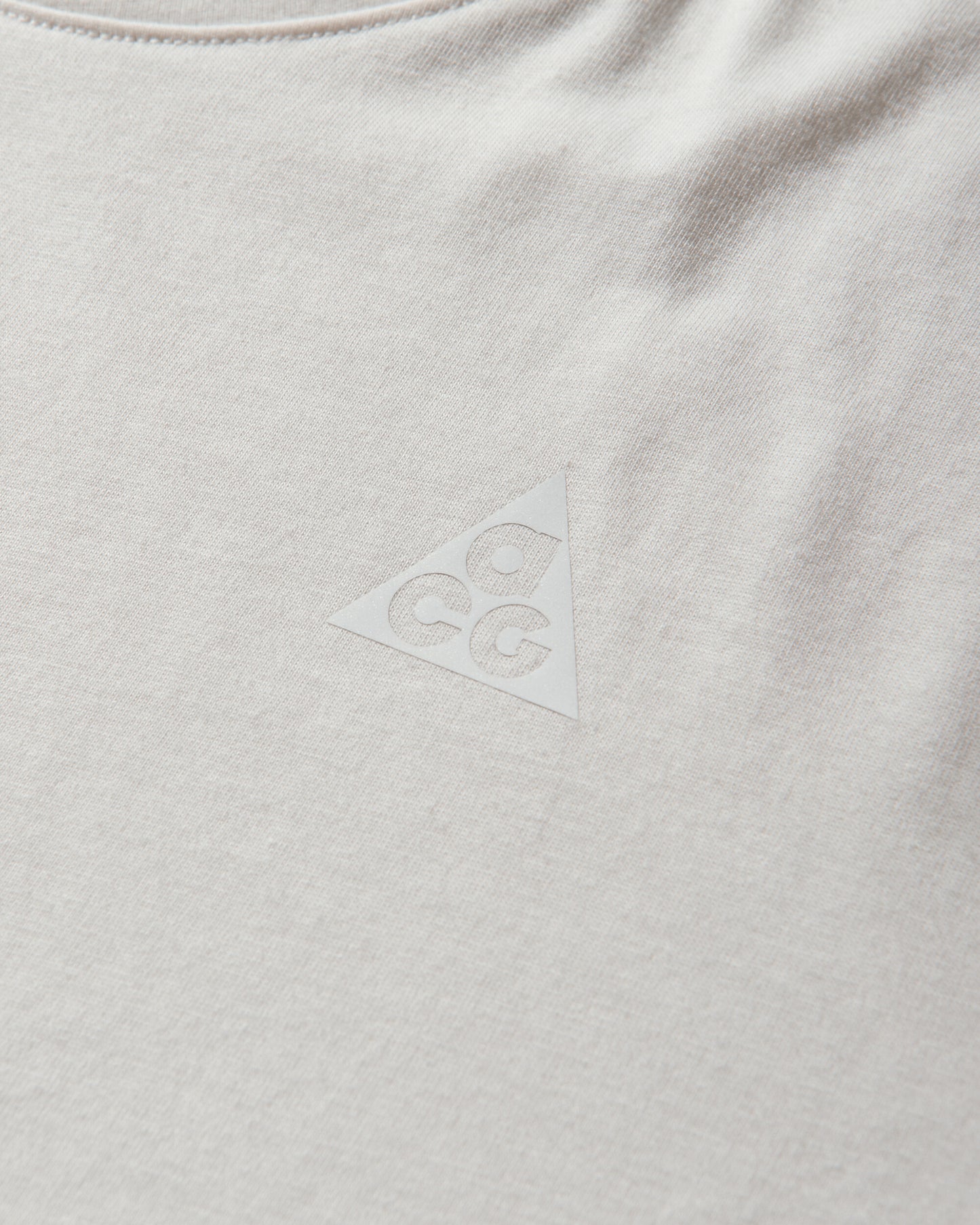 Nike W Acg Trail Df Ss Top (consumer Facing Name Tbd) Phantom/Summit White T-Shirts Shortsleeve IO9650-030