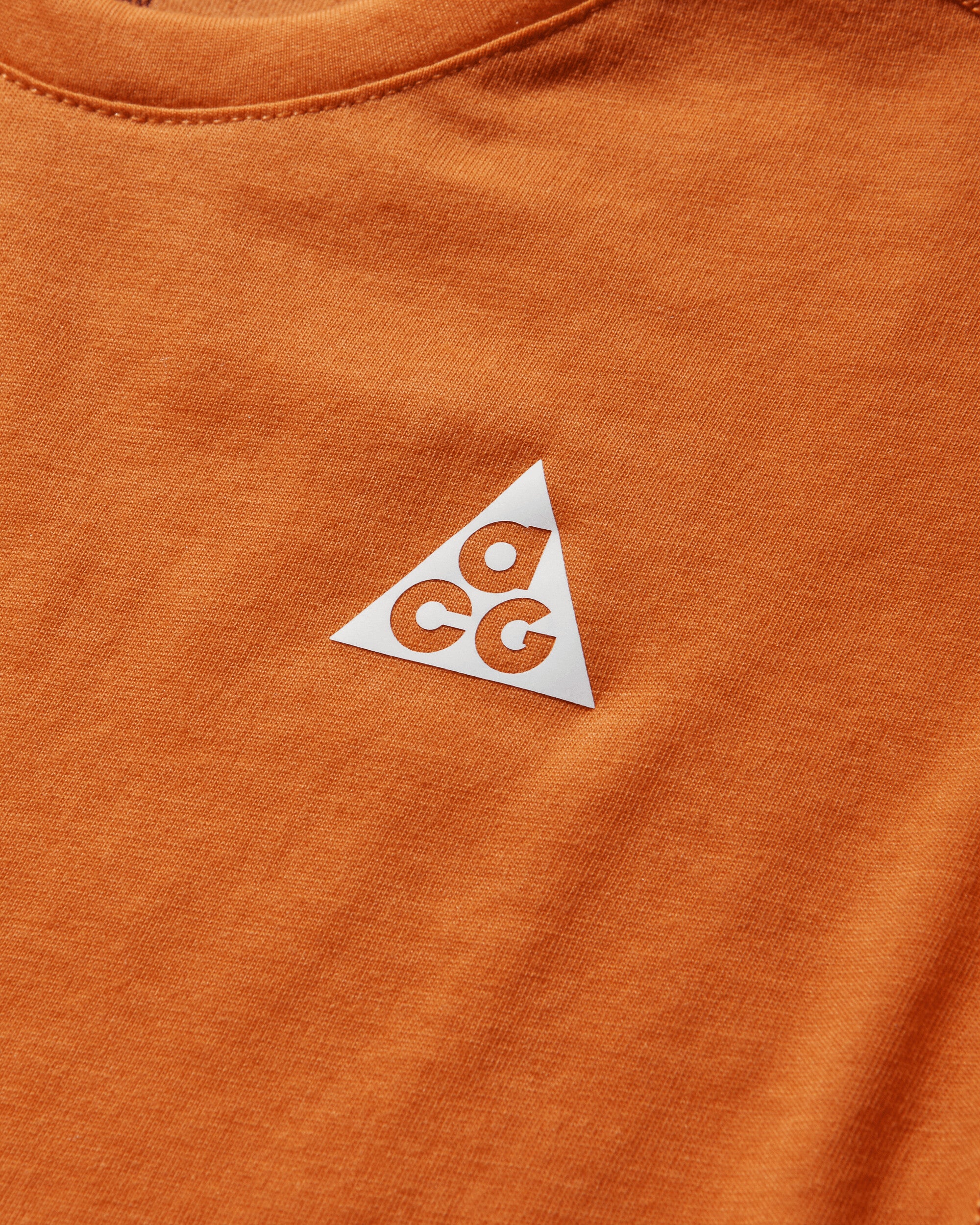 Nike W Acg Trail Df Ss Top (consumer Facing Name Tbd) Safety Orange T-Shirts Shortsleeve IO9650-819