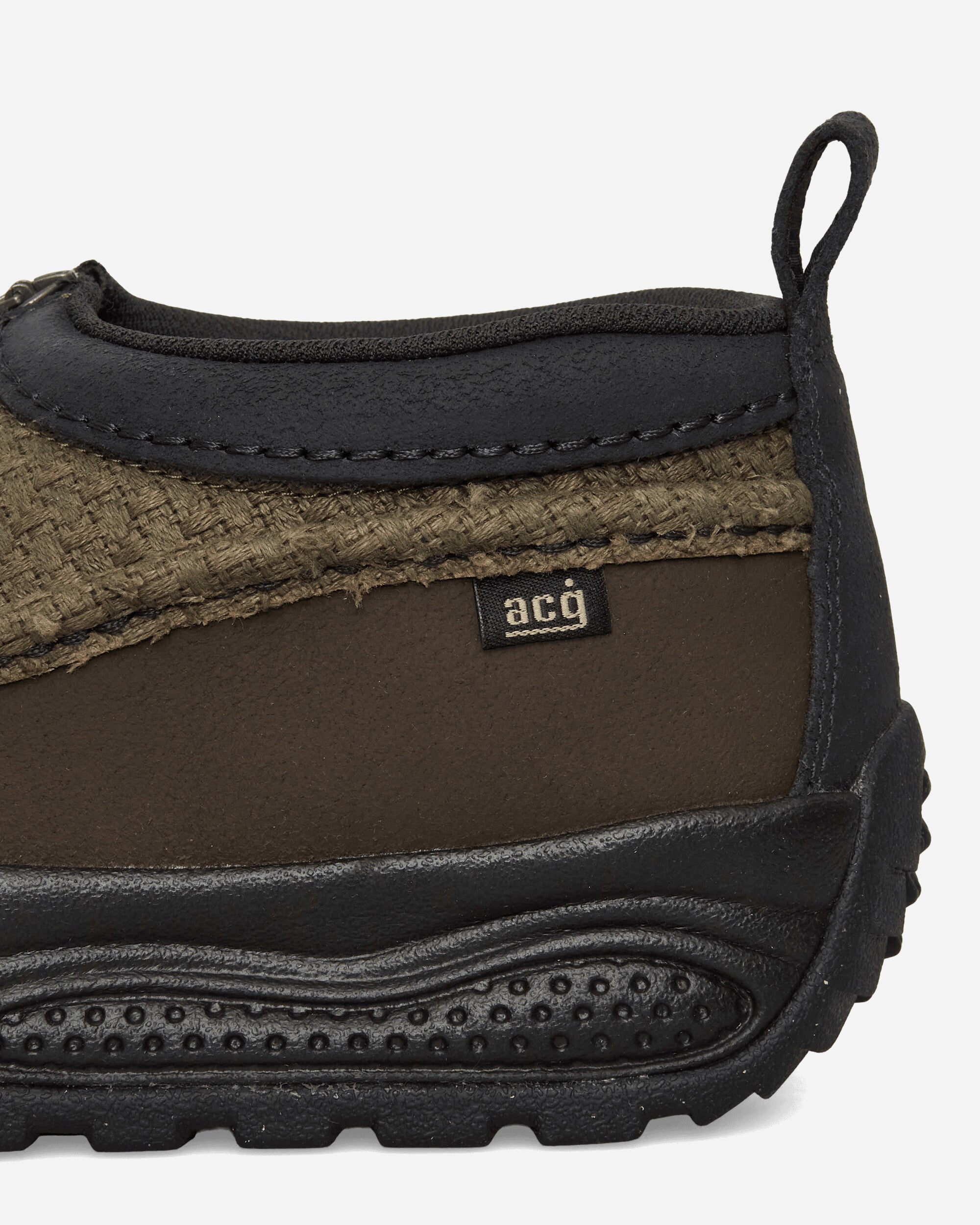 Nike Wmns Acg Izy Black/Med Olive Sneakers Low IO4547-001