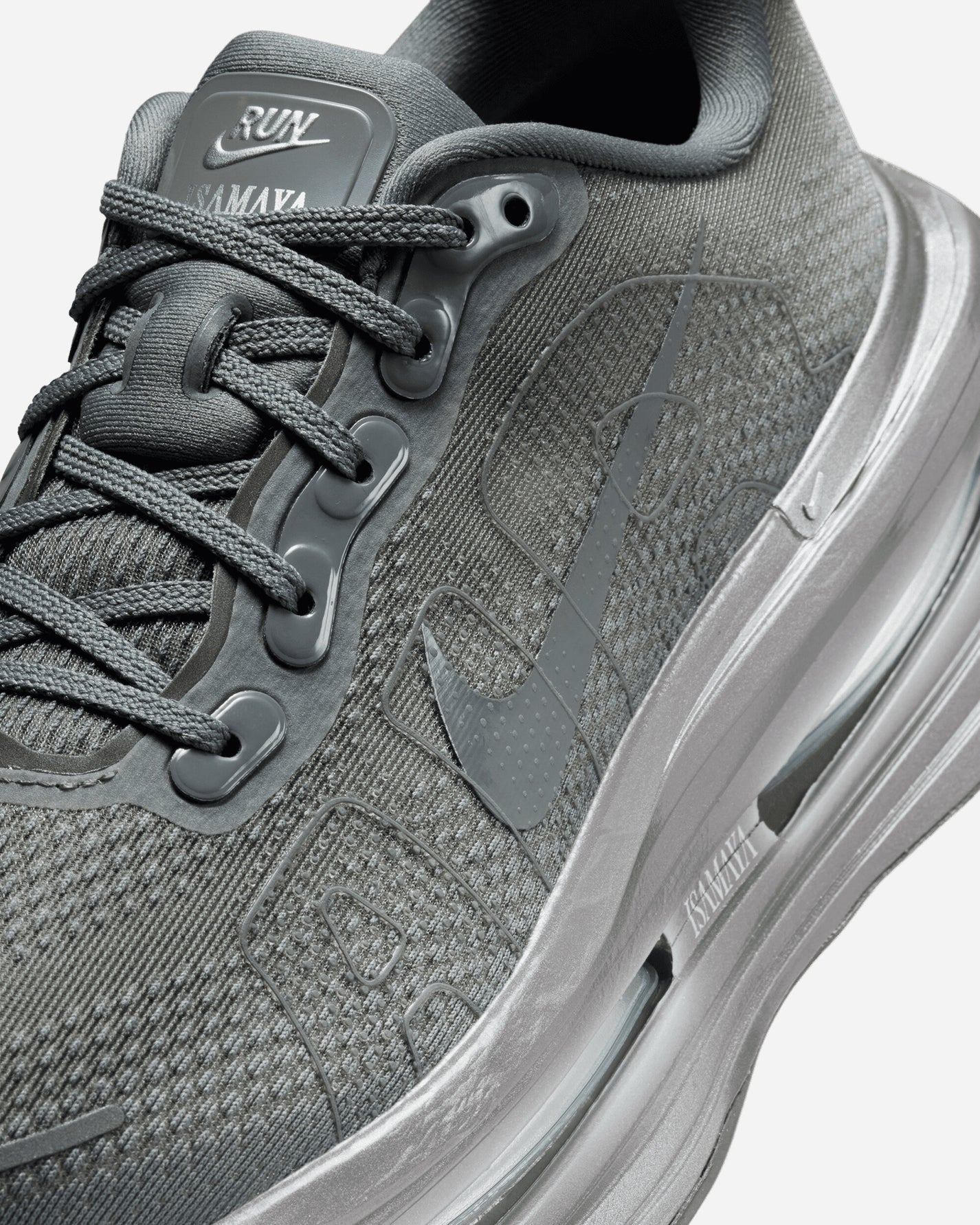 Nike Wmns Nike Vomero Premium X Isamaya Ffrench Smoke Grey/Smoke Grey Sneakers Low IR1988-084