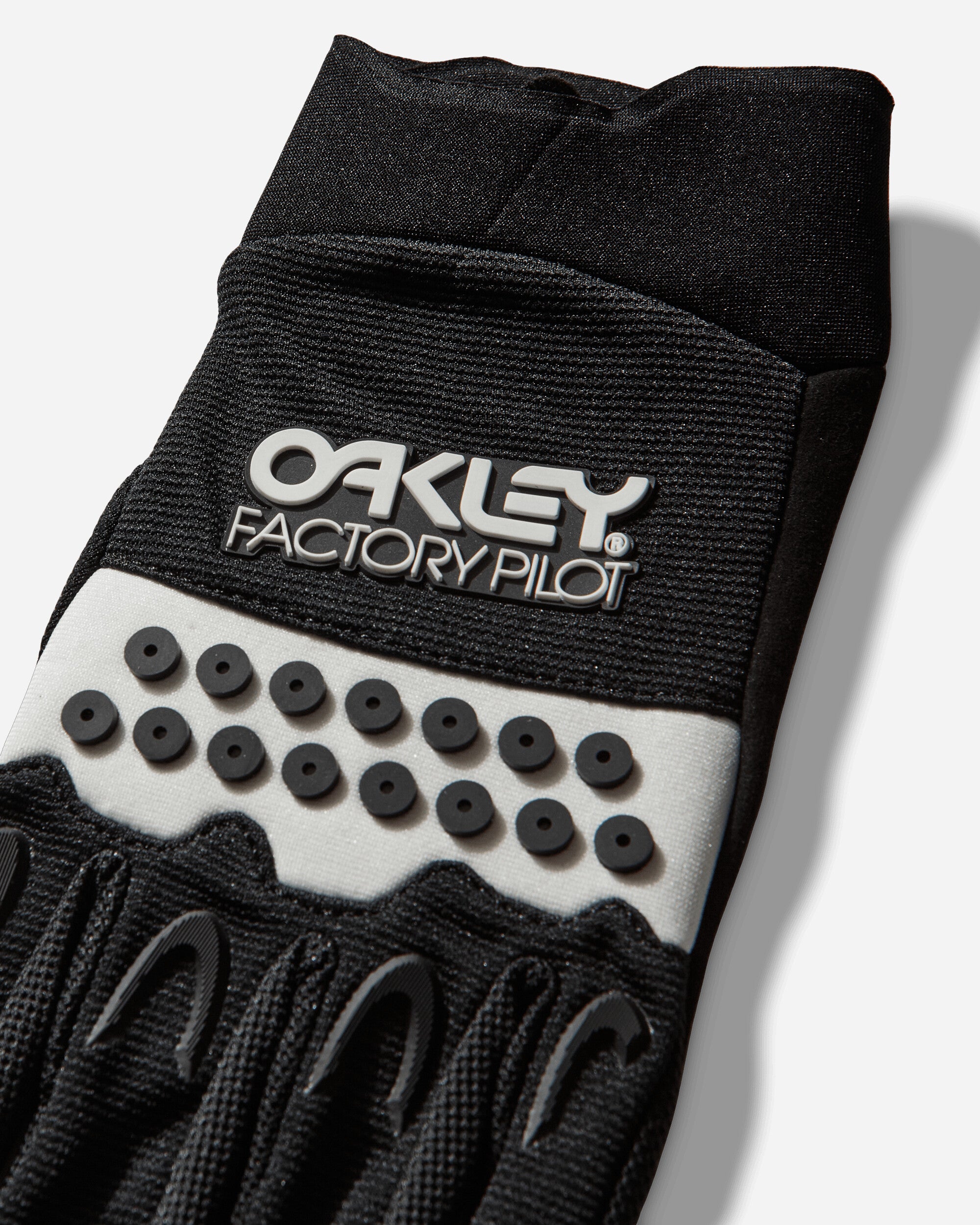 Oakley Switchback Mtb Glove 2 0 Black/White Gloves and Scarves Gloves FOS901324 022