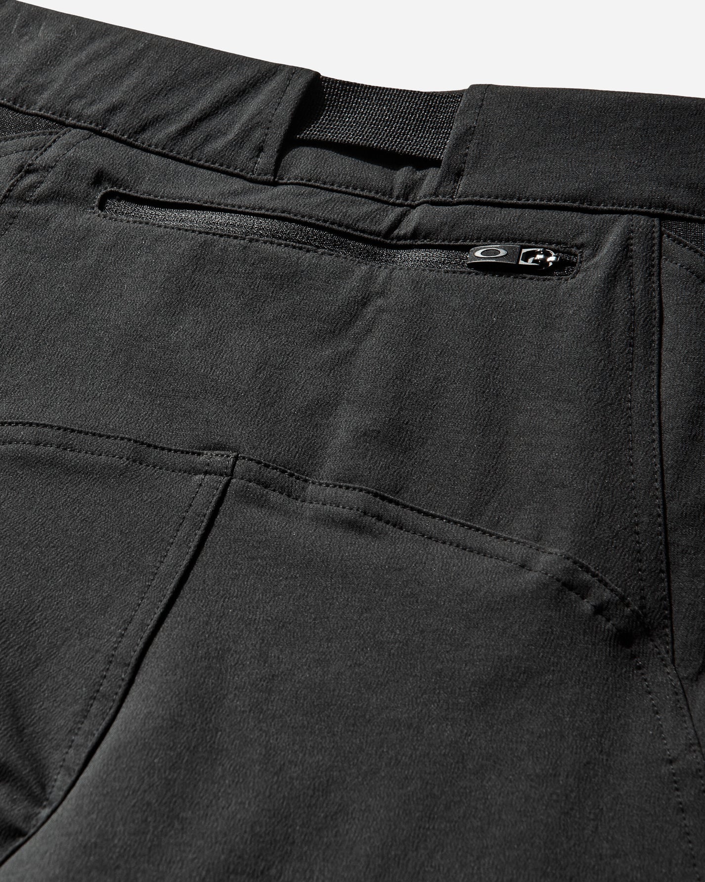 Oakley Latitude Veil 3 4 Short Pitch Black Shorts Short FOA408386 021