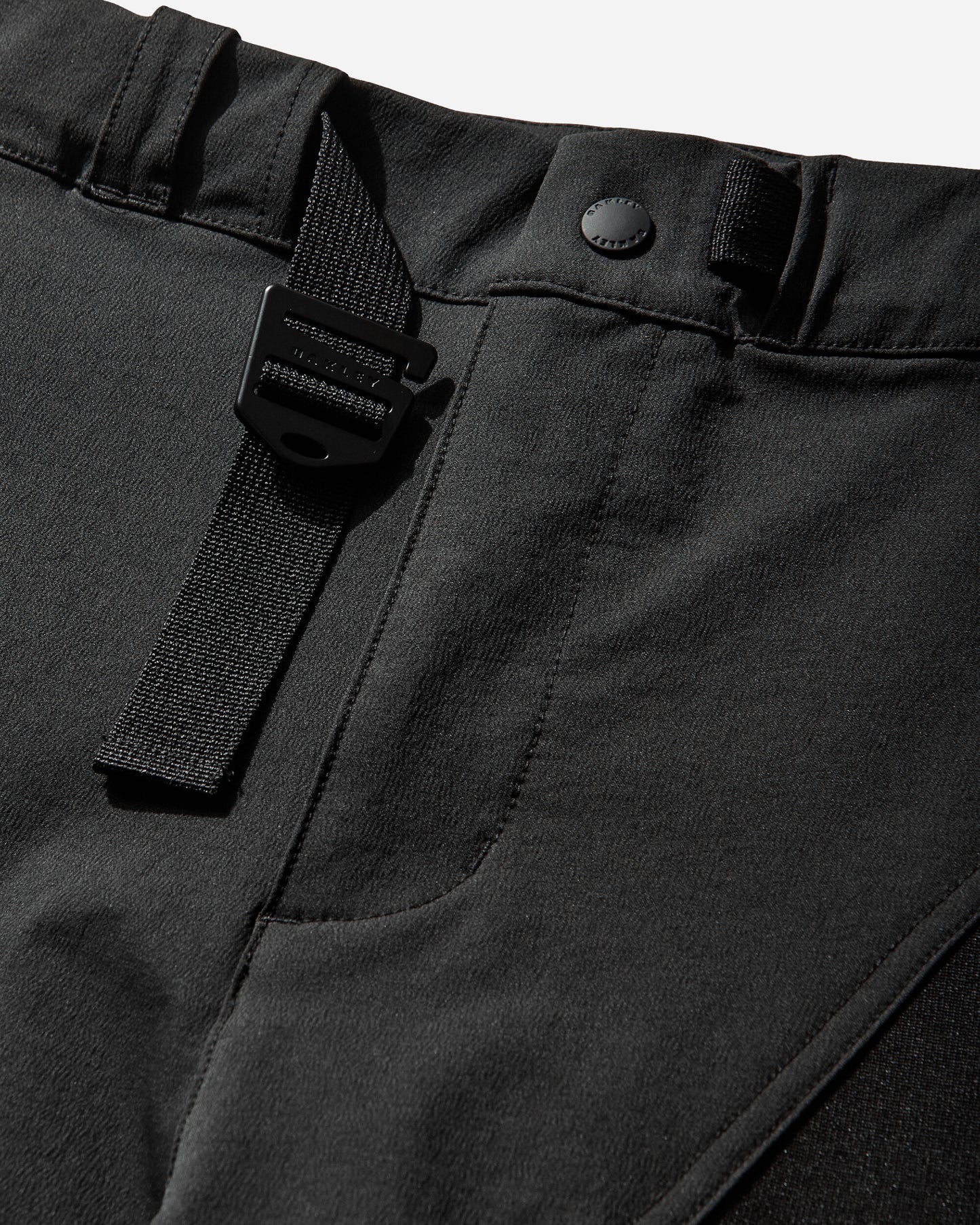 Oakley Latitude Veil 3 4 Short Pitch Black Shorts Short FOA408386 021