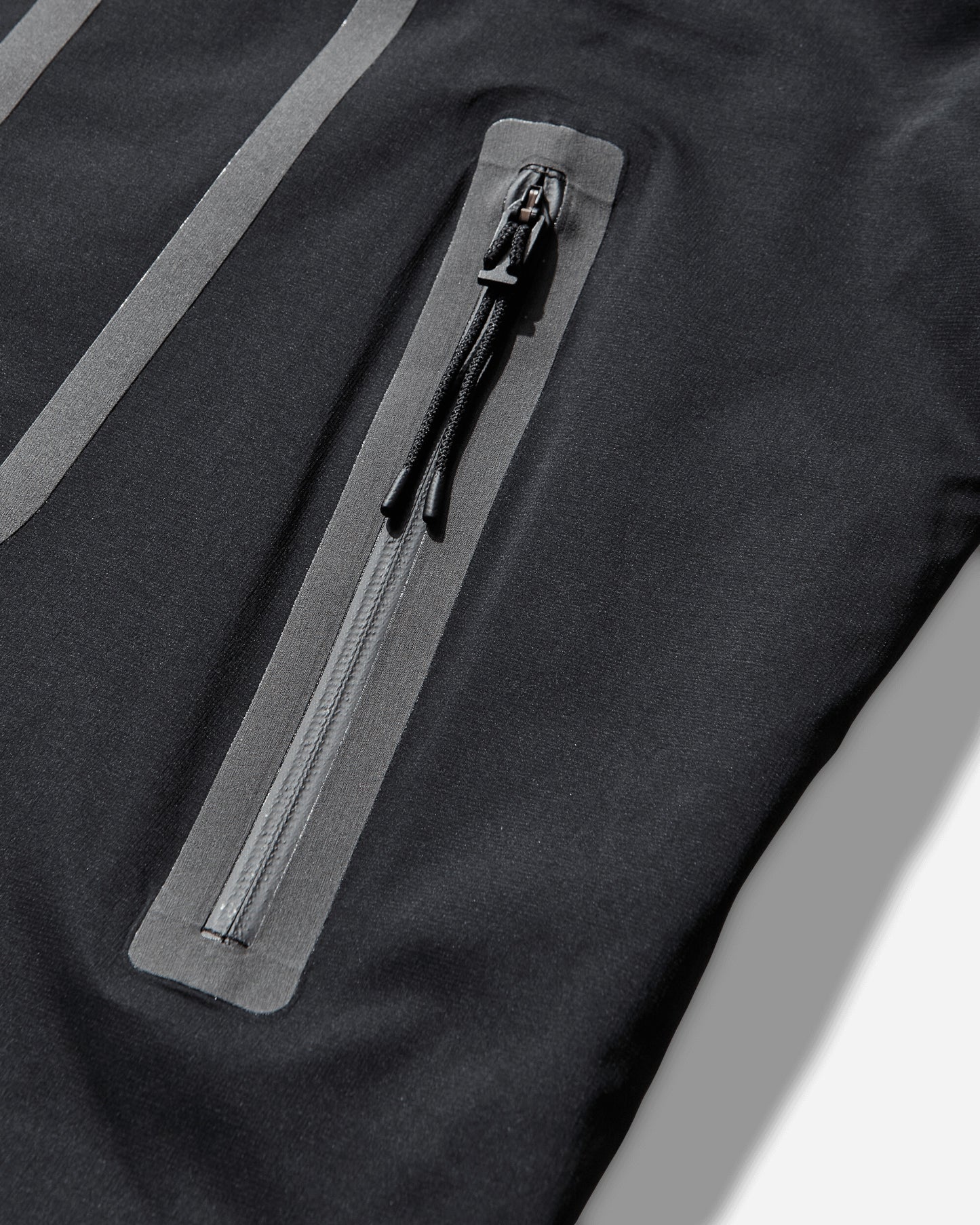 On Waterproof Jacket Ikon Black Coats and Jackets Raincoats 1UF30080553 002