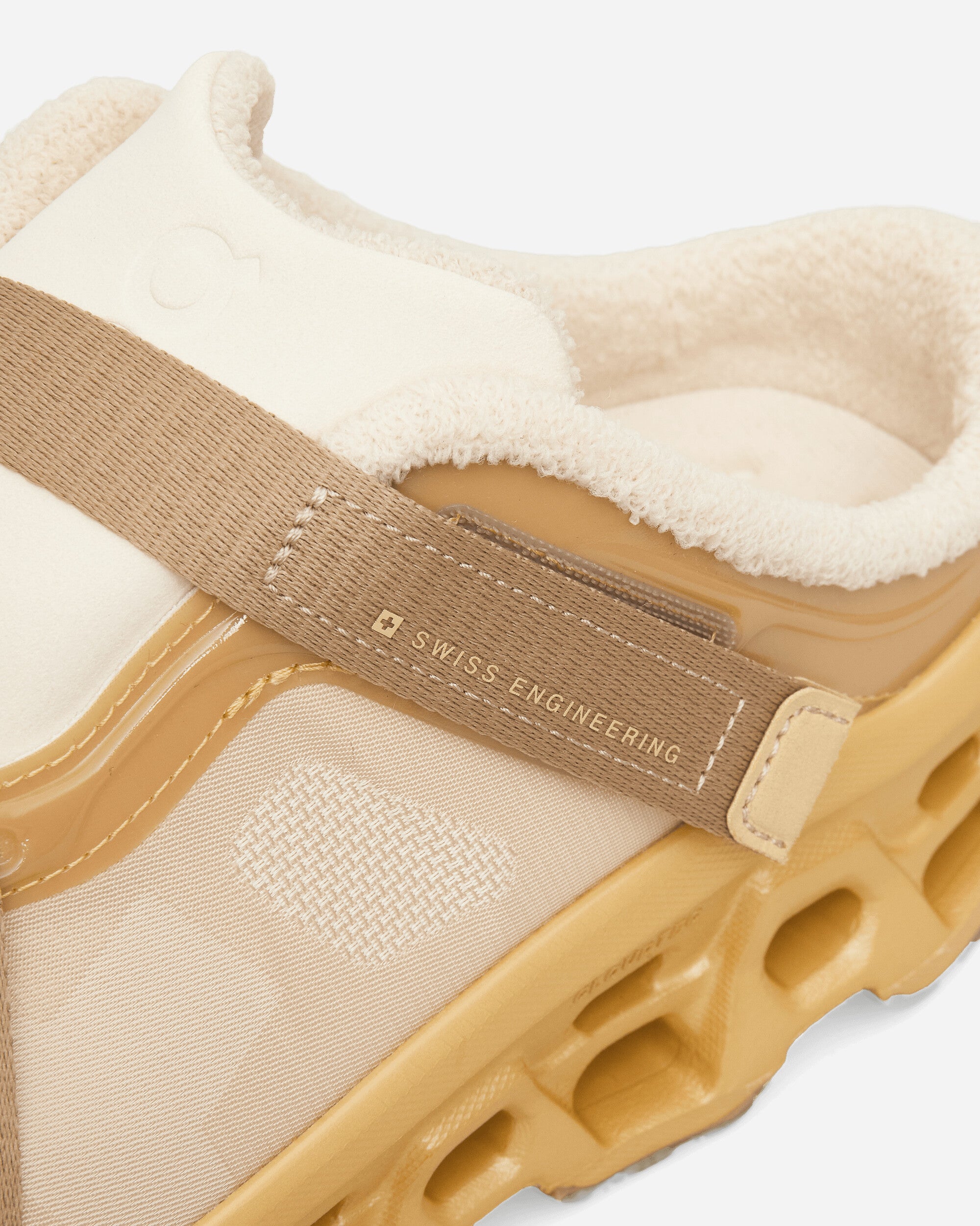 On Wmns Cloudmonster 3 Mule Loess/Hare Sneakers Low 3WG30326025 251