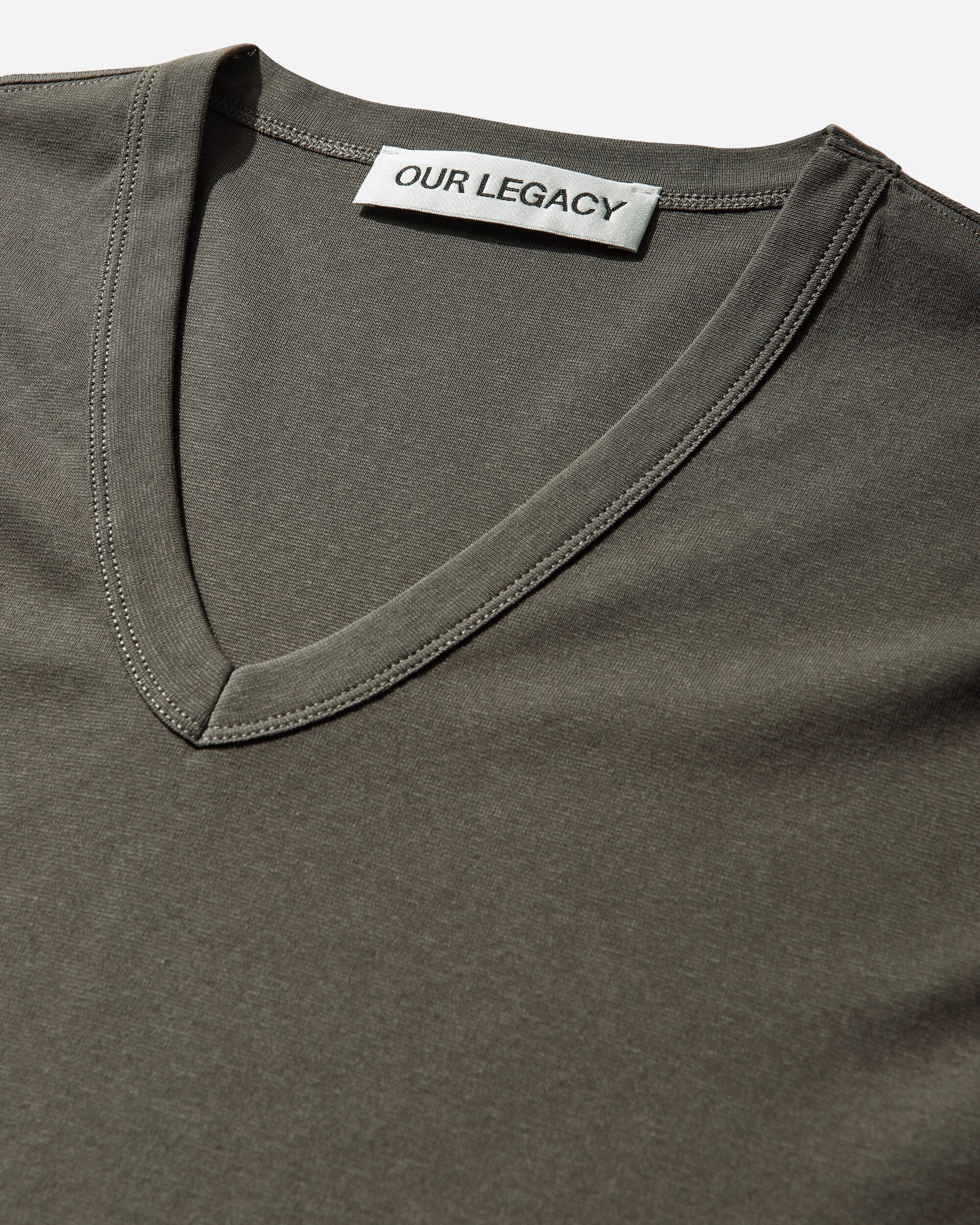 Our Legacy Gorge V-Neck Faded Pine Pulse Rib T-Shirts Shortsleeve M2266GF 001