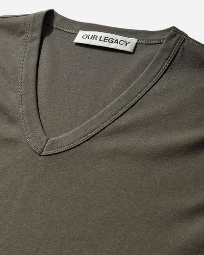 Our Legacy Gorge V-Neck Faded Pine Pulse Rib T-Shirts Shortsleeve M2266GF 001