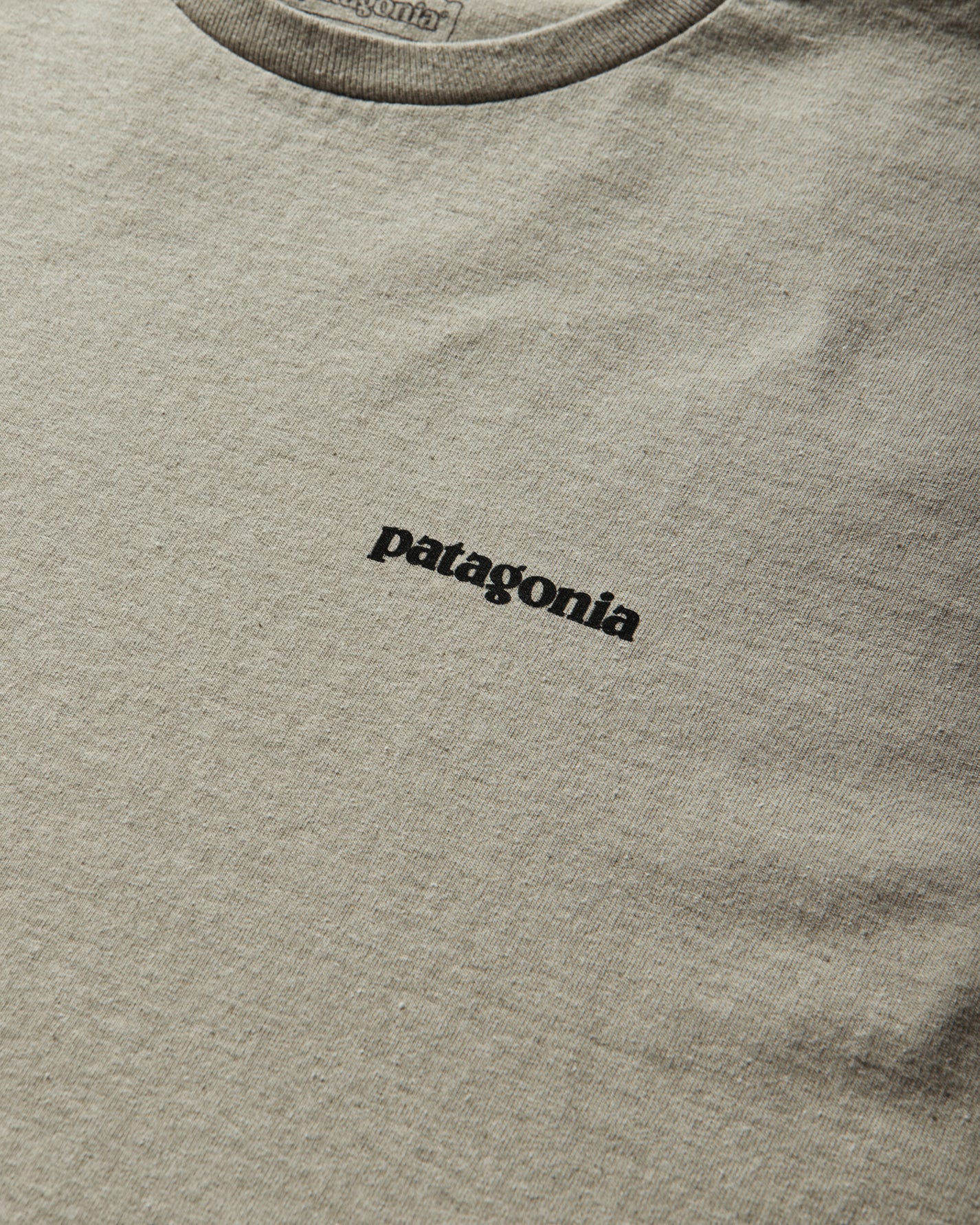Patagonia M'S P-6 Logo Responsibili-Tee P-6 Outline: Gumtree Green T-Shirts Shortsleeve 38504 POGM