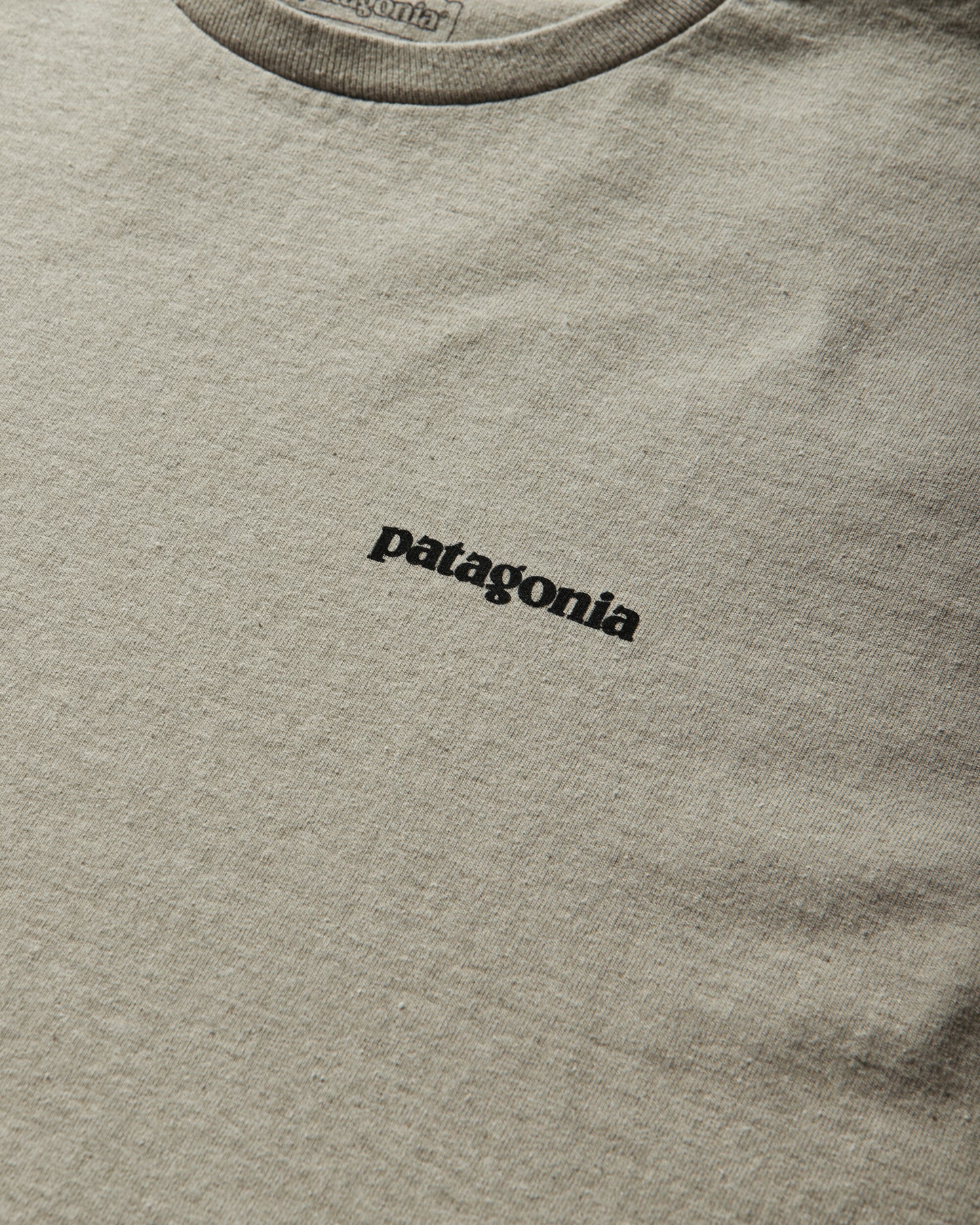 Patagonia M'S P-6 Logo Responsibili-Tee P-6 Outline: Gumtree Green T-Shirts Shortsleeve 38504 POGM