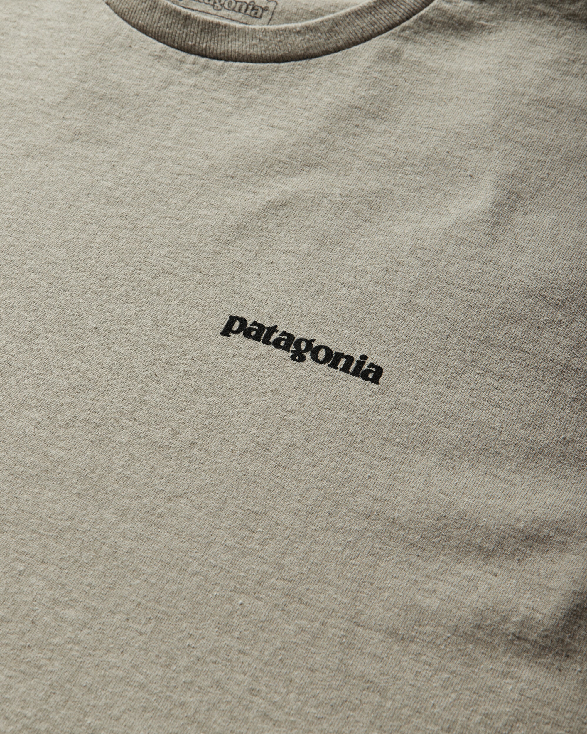 Patagonia M'S P-6 Logo Responsibili-Tee P-6 Outline: Gumtree Green T-Shirts Shortsleeve 38504 POGM