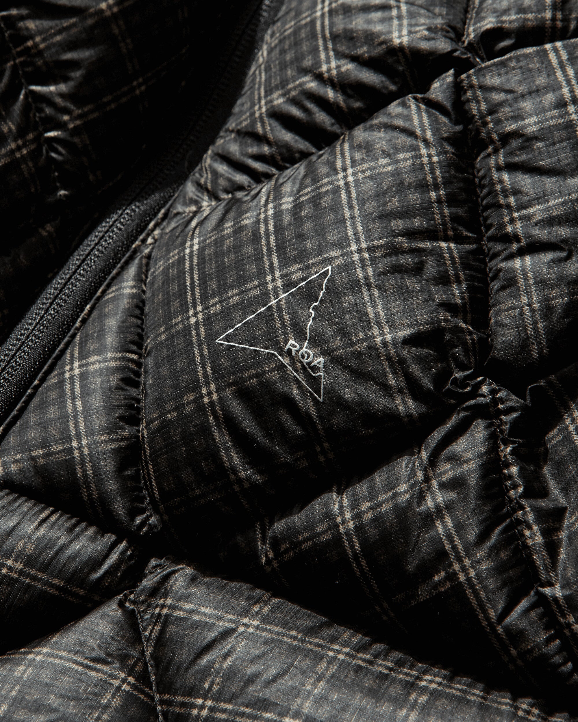 ROA Nuna 600 Fill Power Printed Check Hooded Down Vest Anthracite Coats and Jackets Down Jackets YBMW030FA27 ANT0001