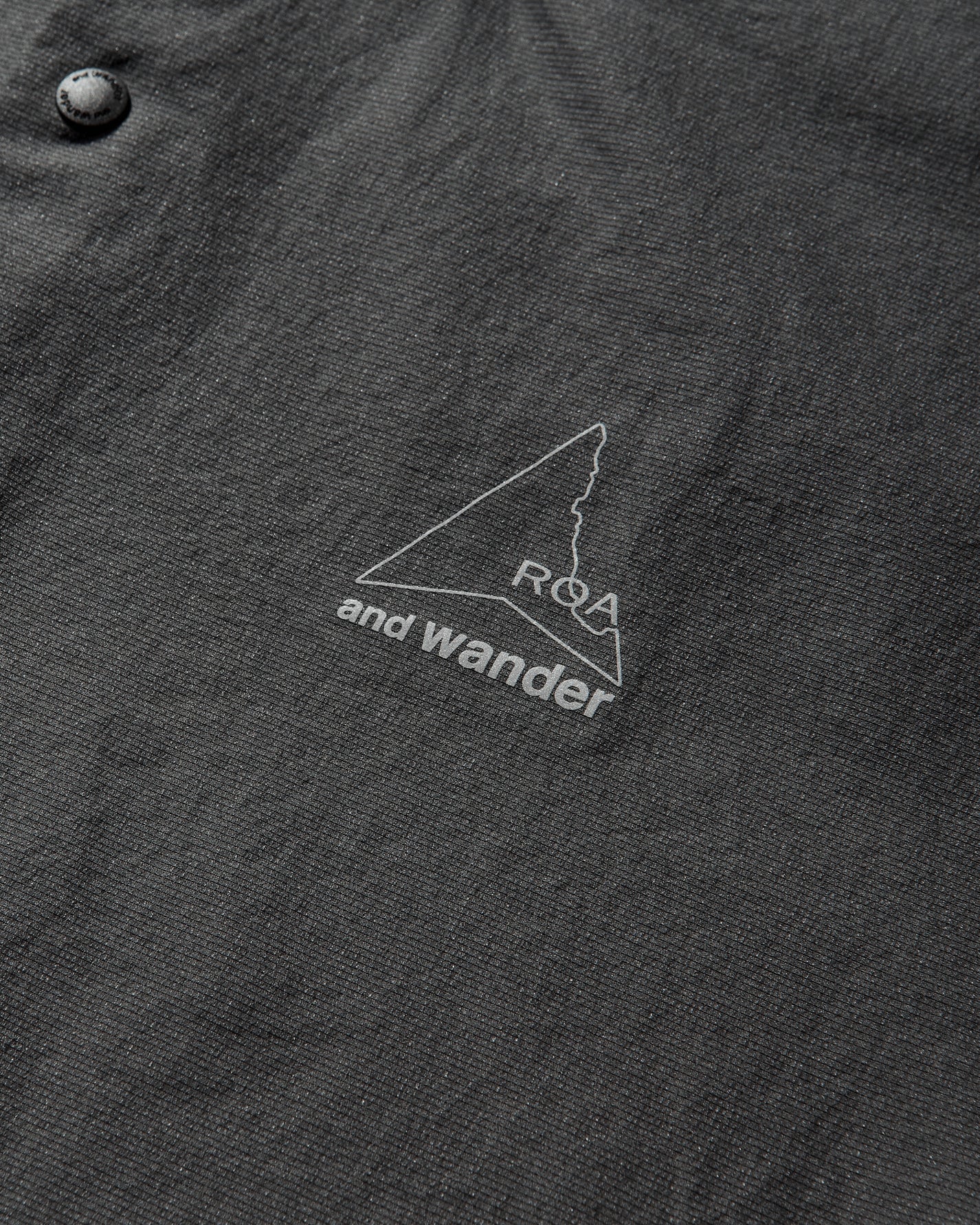 ROA R04 Roa × And Wander Breathable Shirt Charcoal Shirts Shortsleeve Shirt 5746183512SJ 022