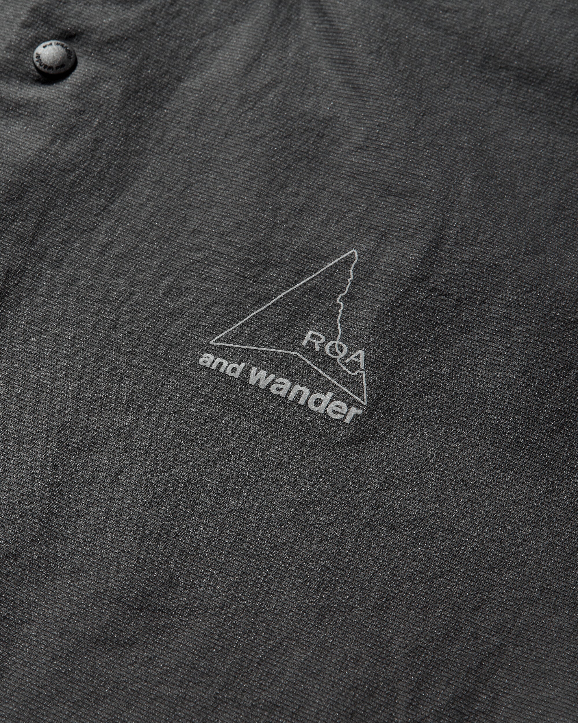 ROA R04 Roa × And Wander Breathable Shirt Charcoal Shirts Shortsleeve Shirt 5746183512SJ 022