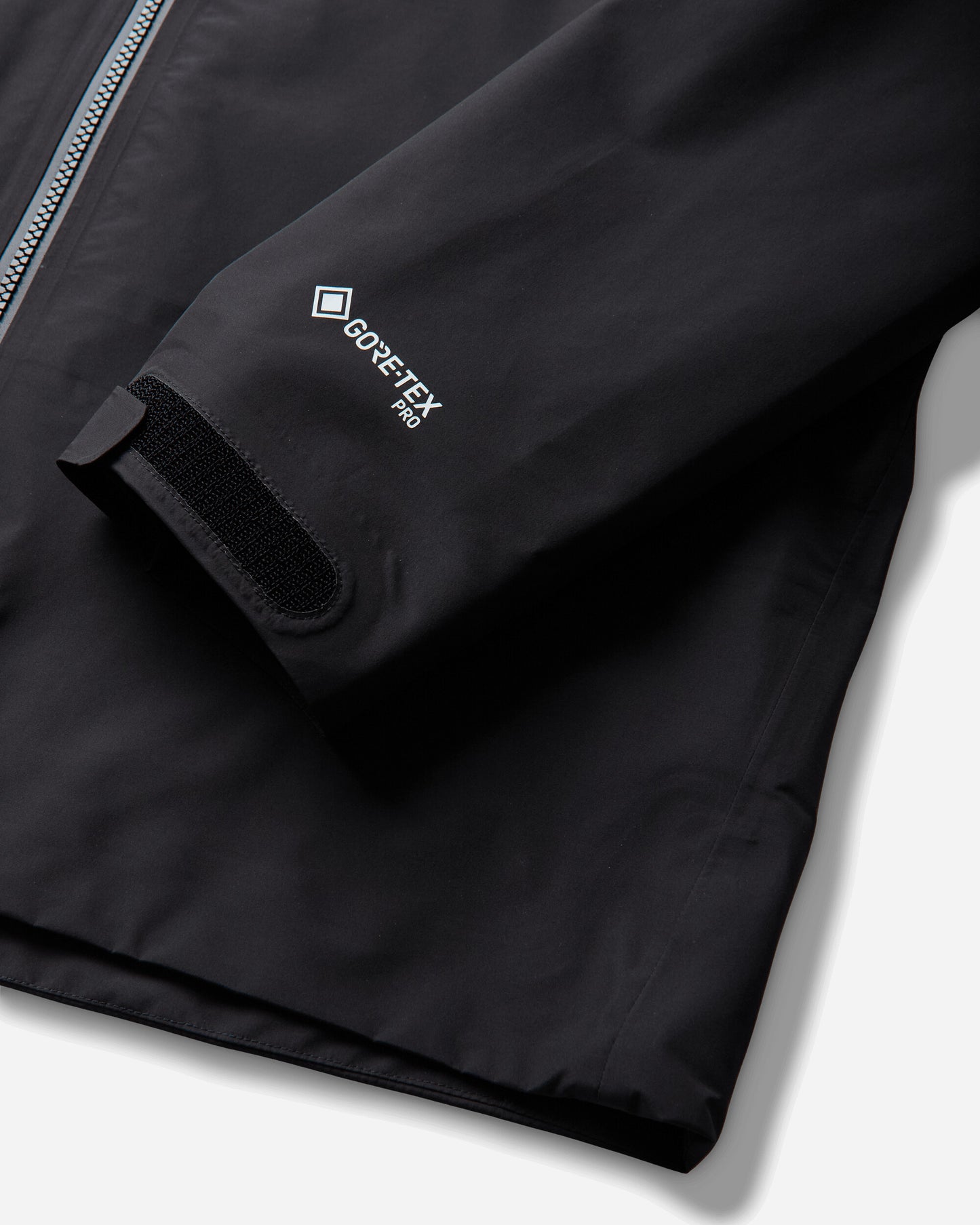 The North Face M Summit Cayesh Gtx Pro Jacket Tnf Black Coats and Jackets Jackets NF0A8C8XJK31 NFJK3