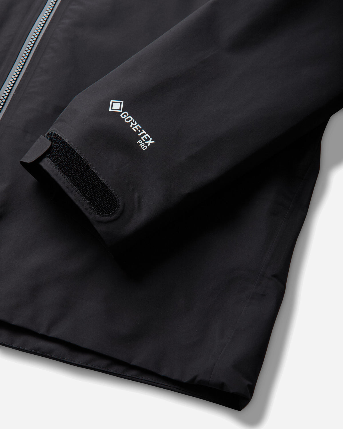 The North Face M Summit Cayesh Gtx Pro Jacket Tnf Black Coats and Jackets Jackets NF0A8C8XJK31 NFJK3