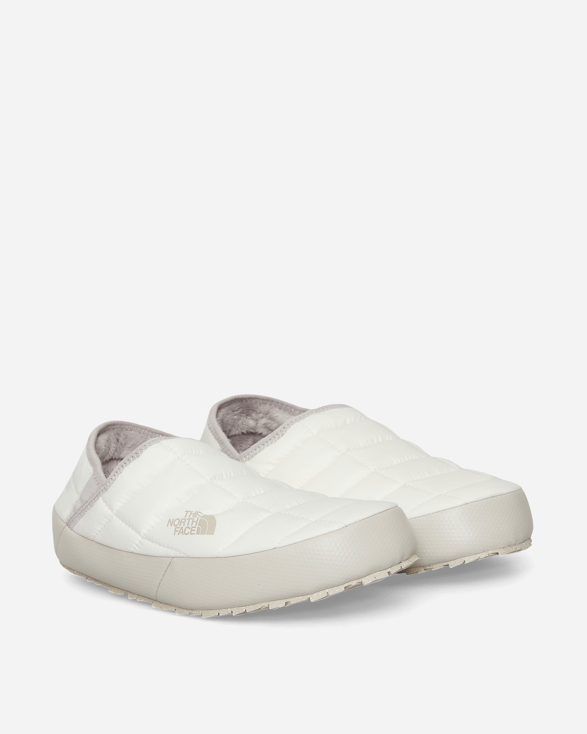 The North Face Wmns Women’S Thermoballtm Traction Mule V Gardenia White/Silver Grey Sandals and Slides Sandals and Mules NF0A3V1H 32F1