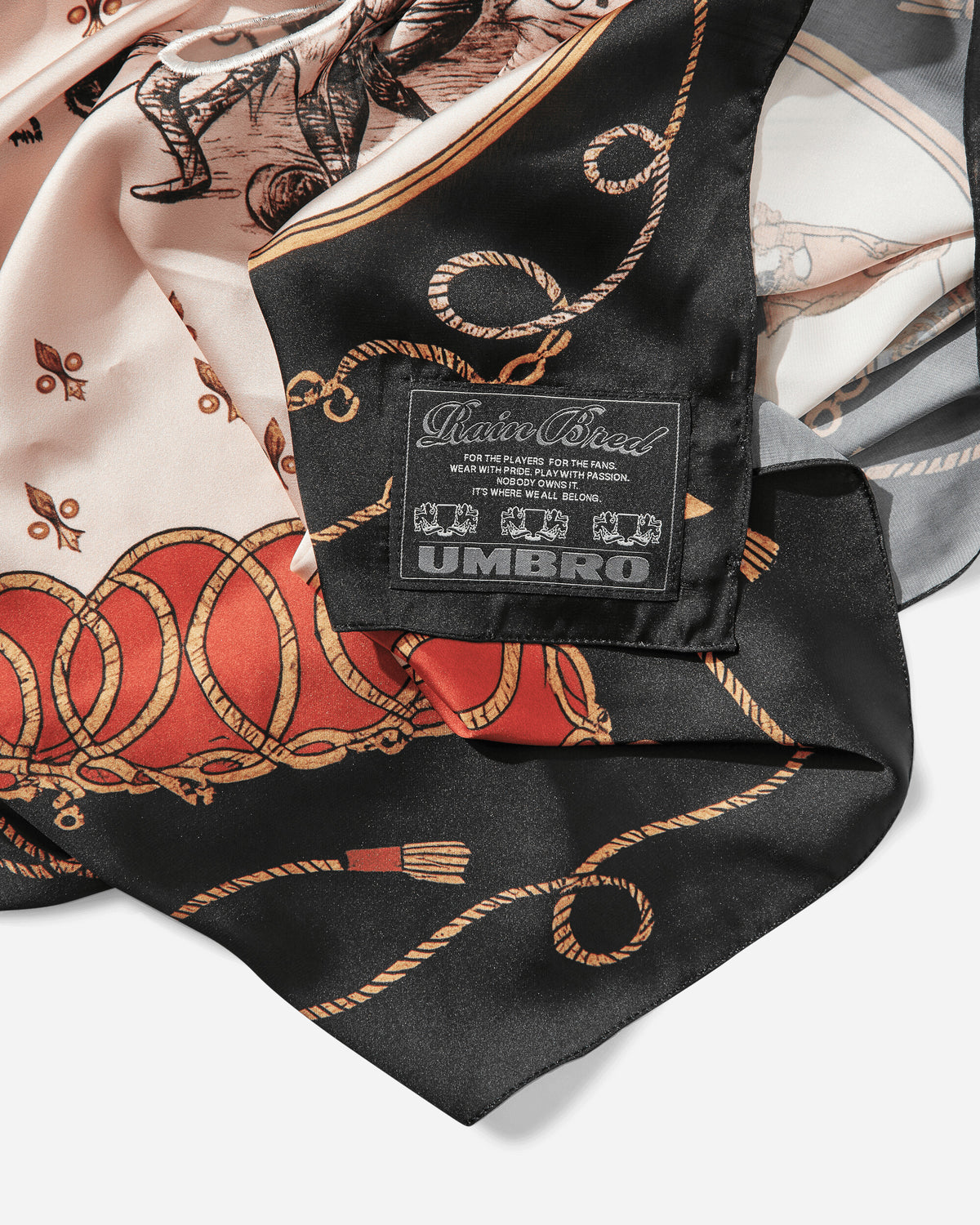 Umbro Crest Masked Foulard Black Gloves and Scarves Scarves and Warmneck UBMW288FA53 BLK0001
