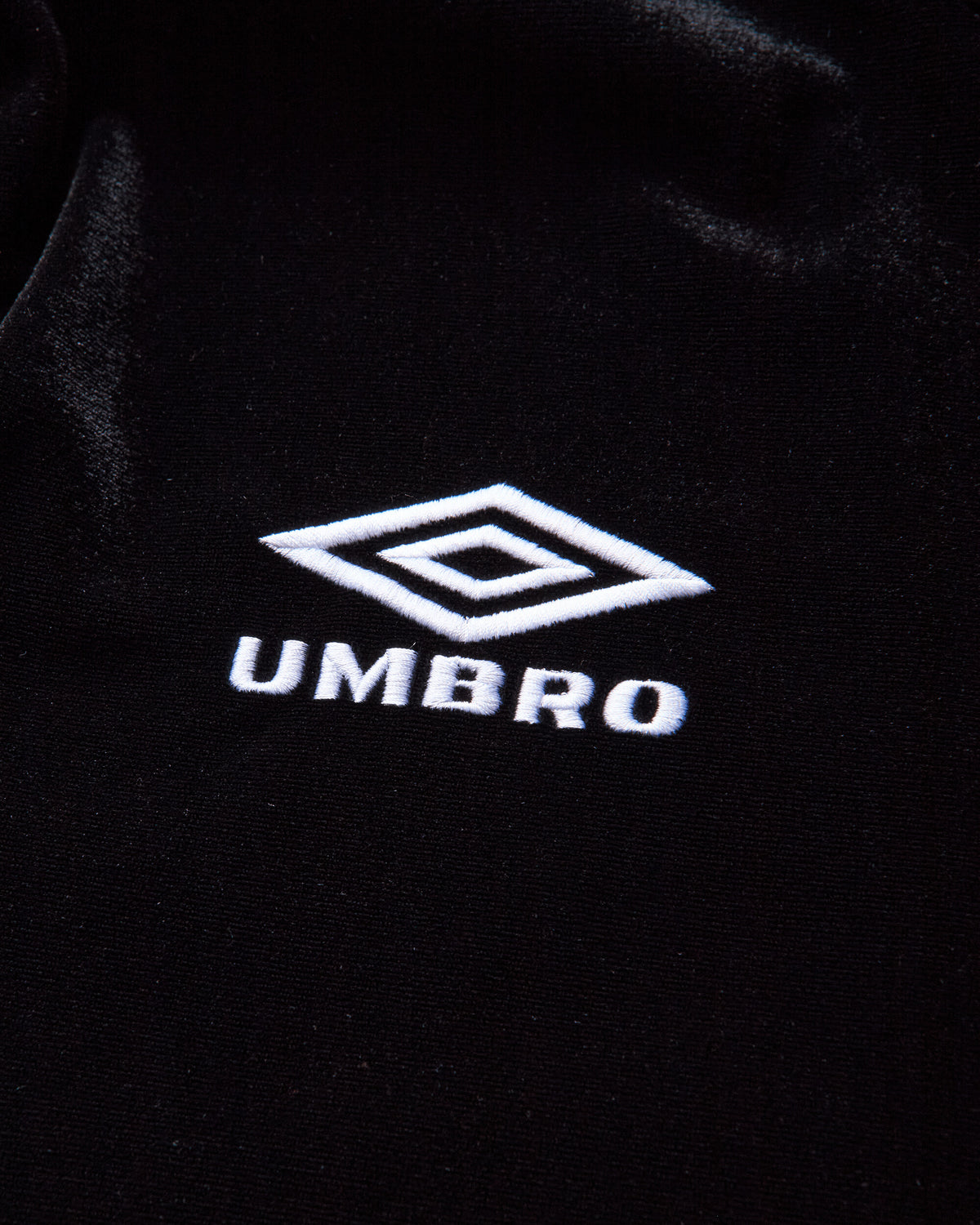 Umbro Velvet Masked Zip Hoodie Black Sweatshirts Hoodies UBMW0673JY188 BLK0001