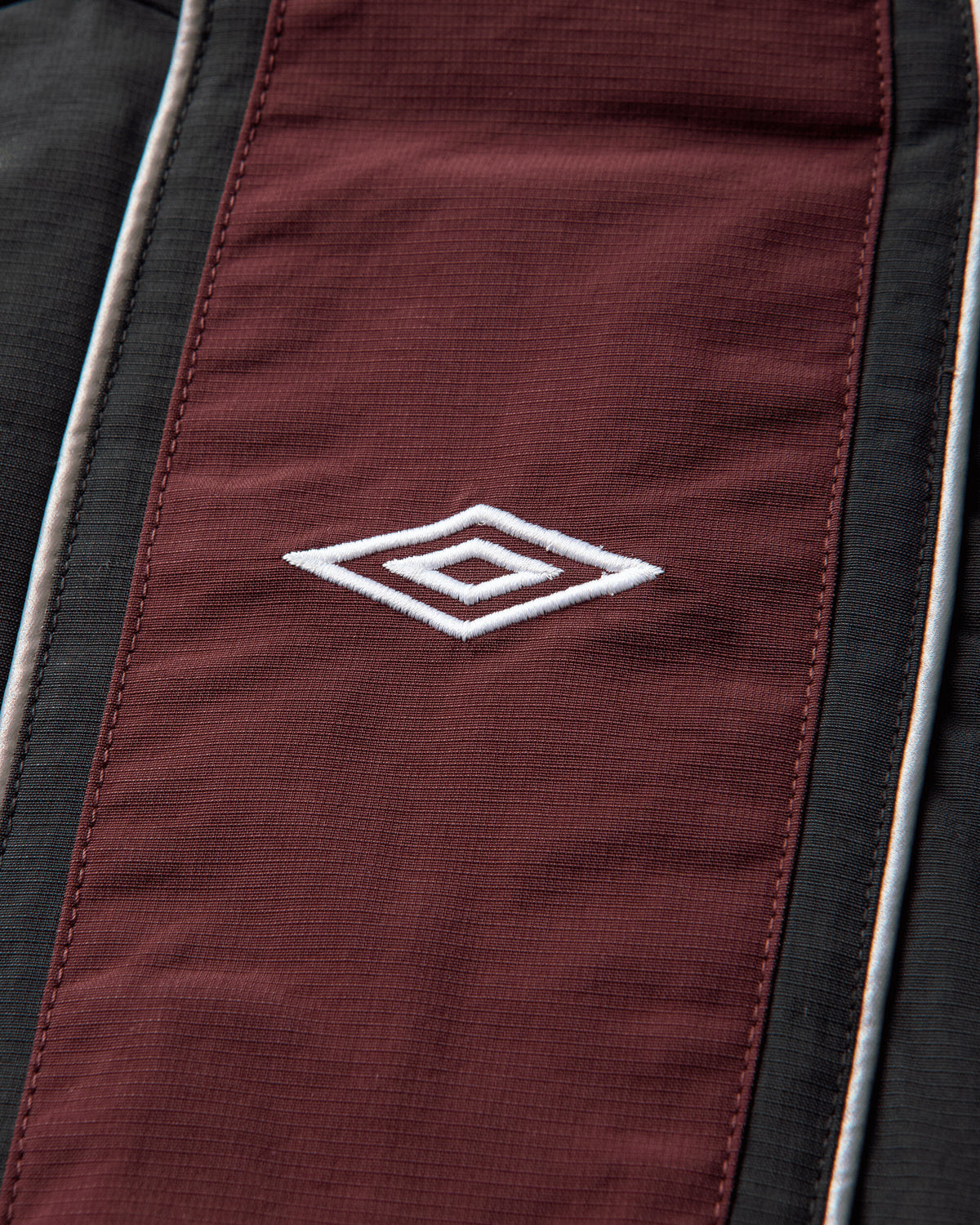 Umbro Bench Jacket Burgundy Carbon Black Coats and Jackets Jackets UBMW0648FA431 RED0009