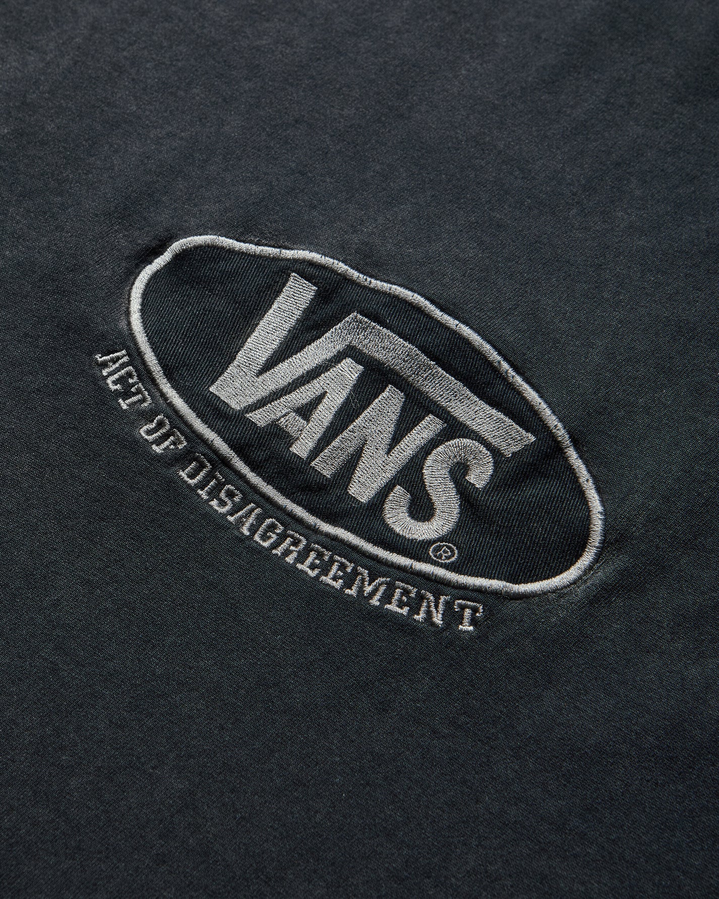 Vans Aod Oval Logo Tee Washed Black T-Shirts Shortsleeve VN000TR3EMQ1