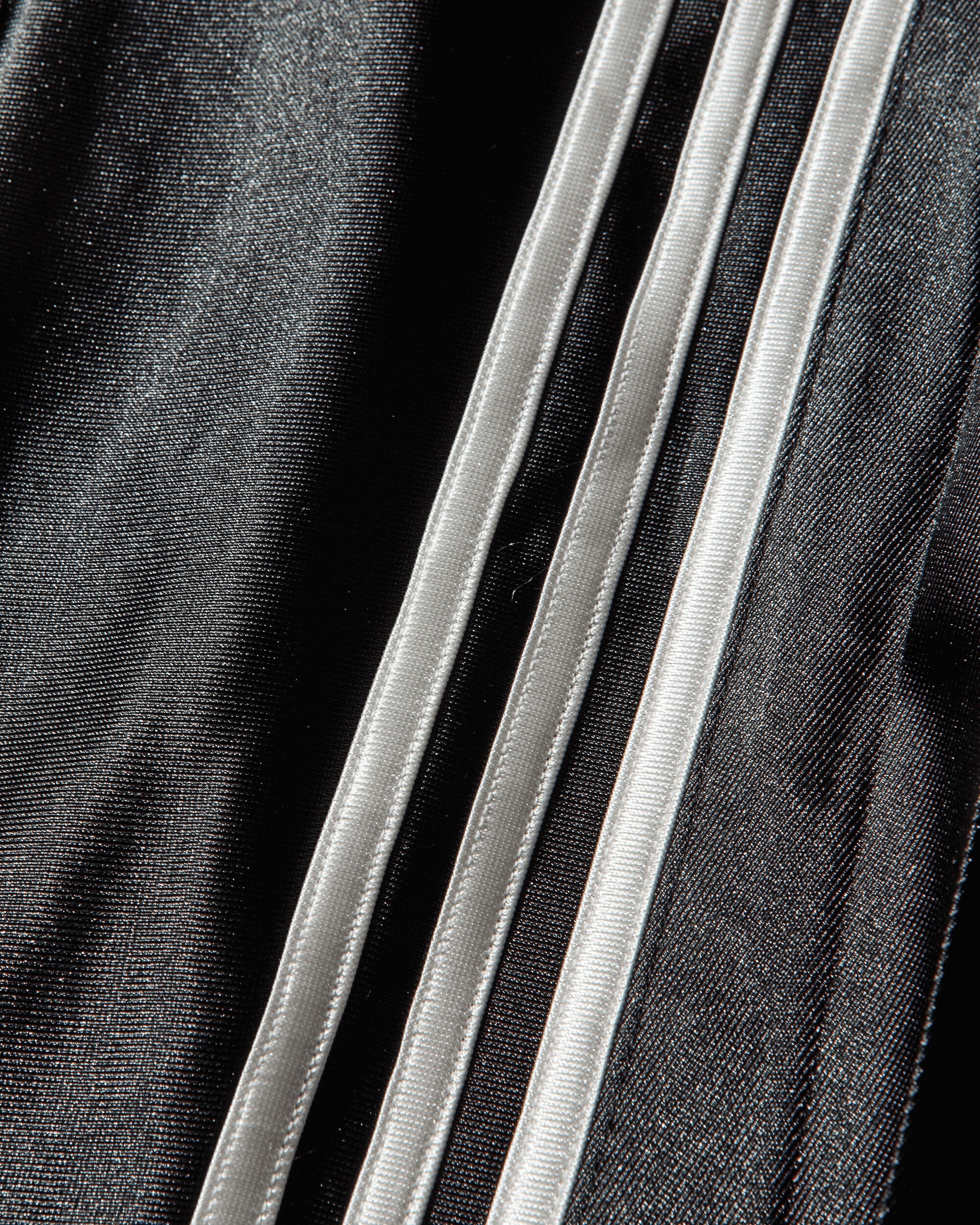 adidas Wmns Willy Chavarria Pleated Skir Black Skirts Midi KD9352