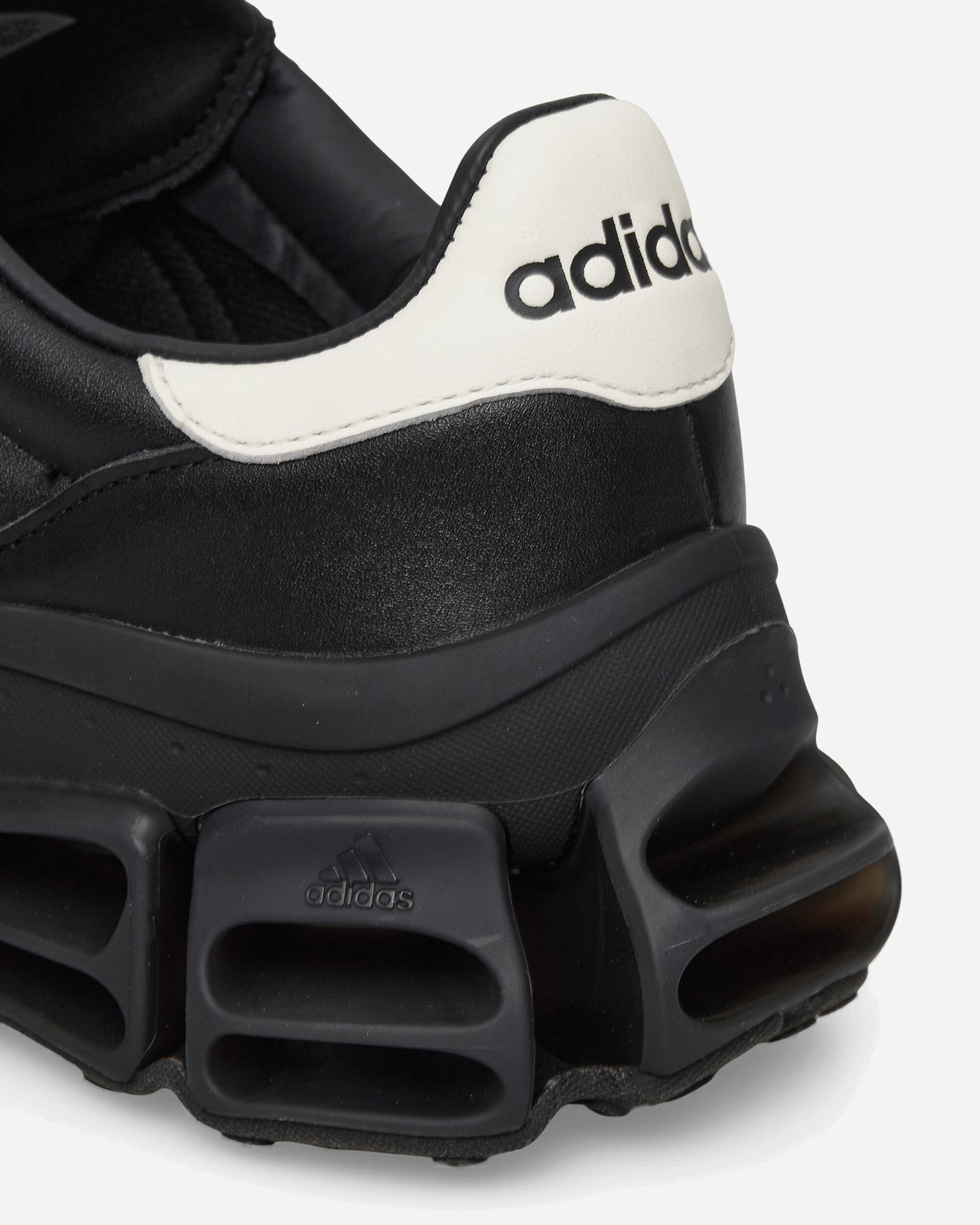 adidas Chavarria Megaride Cblack/Owhite/Cblack Sneakers Low KZ8743