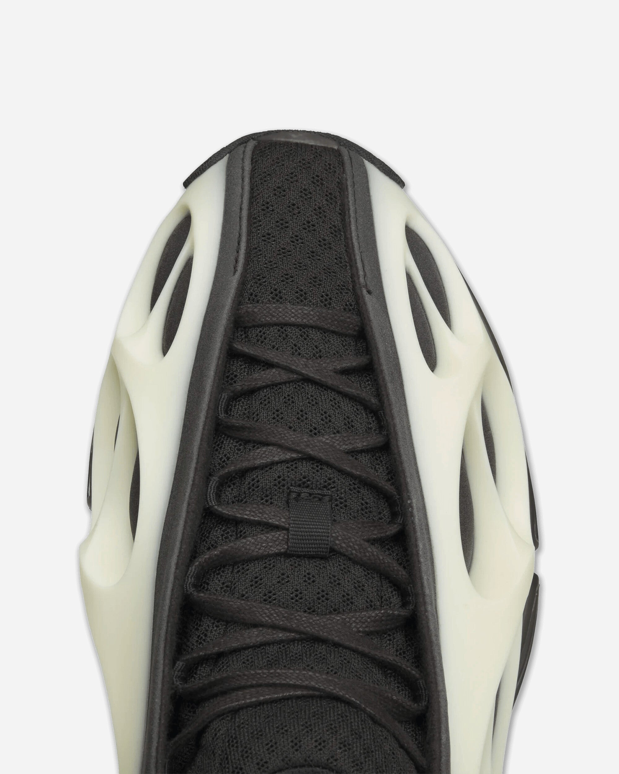 adidas Willy Chavarria Meg Cblack/Cblack/Crewht Sneakers Low KI7728