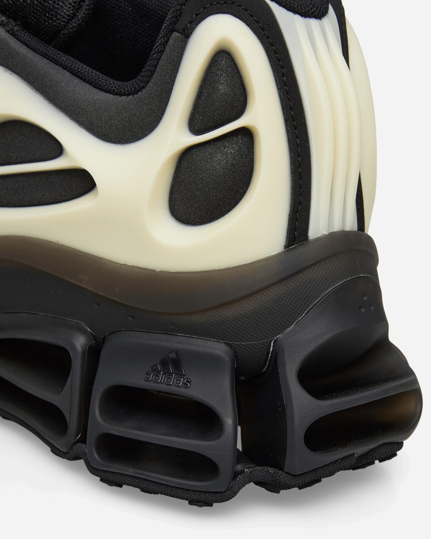 adidas Willy Chavarria Meg Cblack/Cblack/Crewht Sneakers Low KI7728