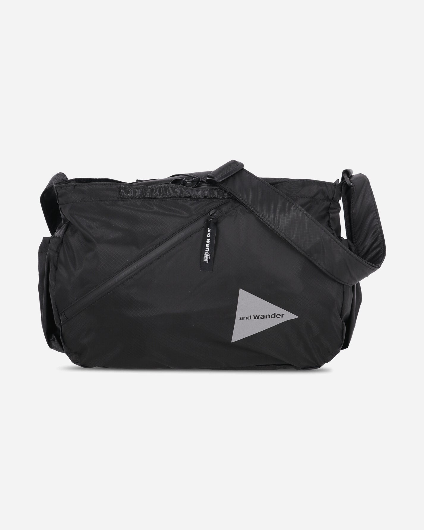 and wander 128  Sil Shoulder Bag Black  Bags and Backpacks Shoulder Bags 5746985133 010