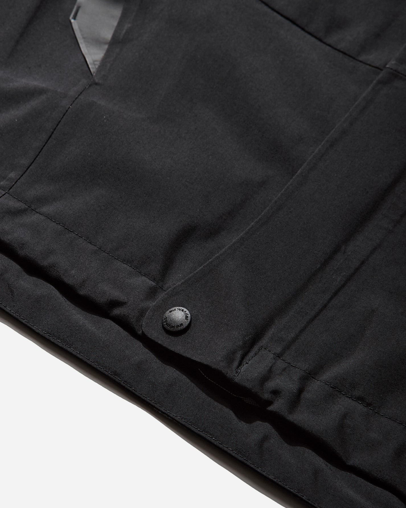 and wander 4  2.5L Hiker Rain Jacket Black Coats and Jackets Jackets 5745211003 010