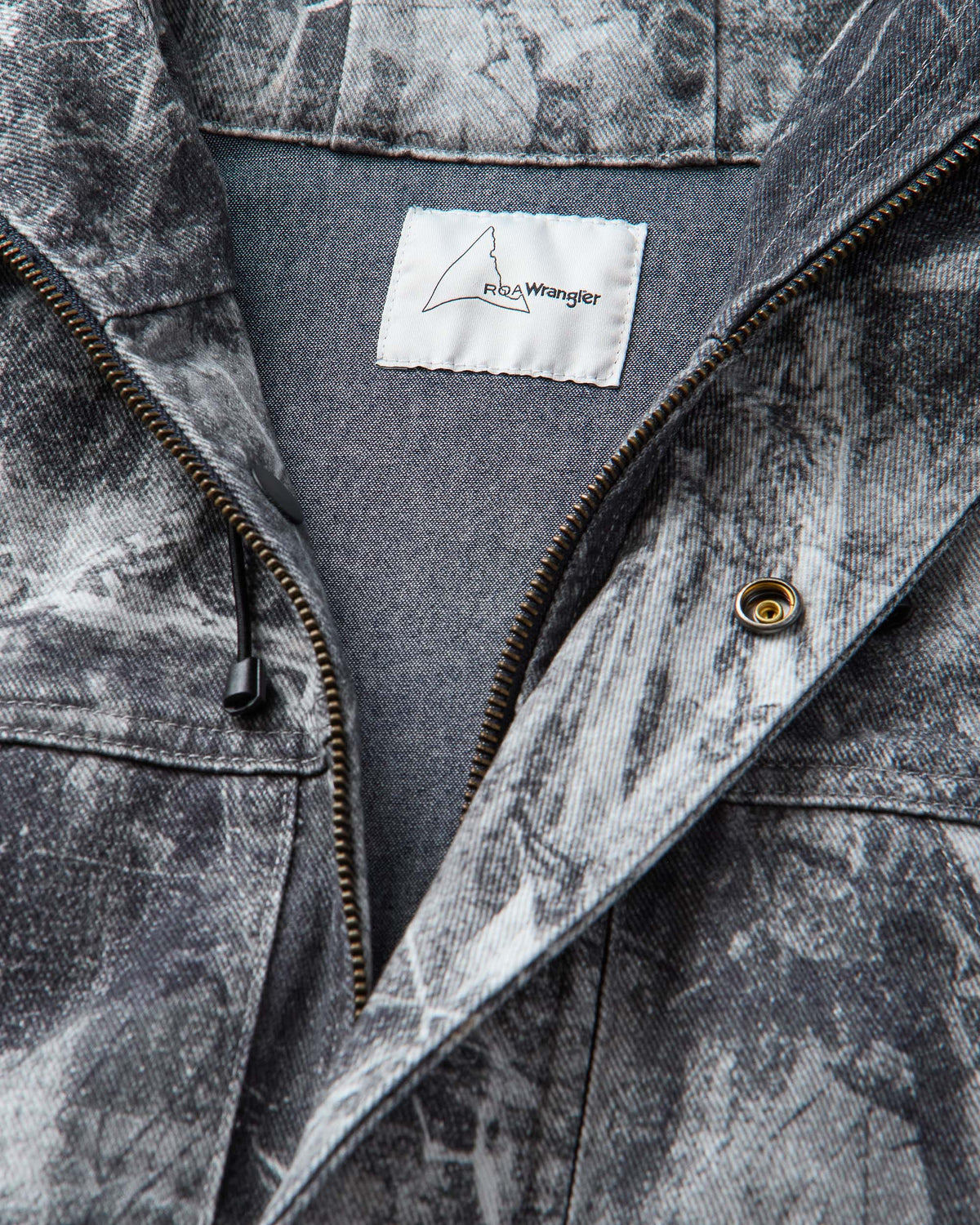 ROA Roa X Wrangler Denim Hooded Jacket Washed Pattern Owl Dark Owl Dark Coats and Jackets Jackets YBMW0273FA210 BLK0001